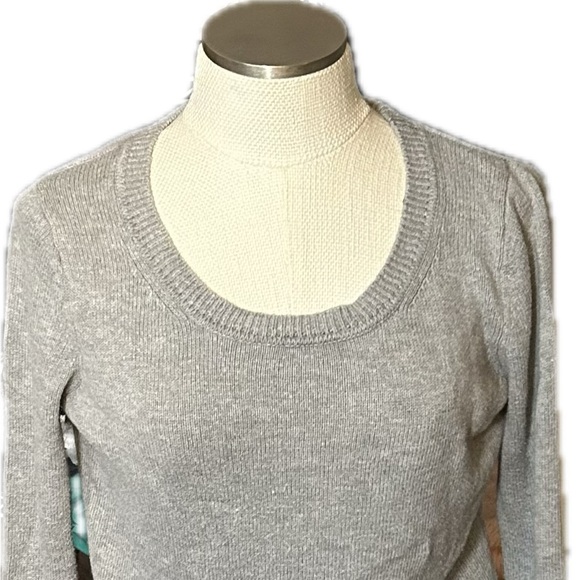 Gap Gray Knit Sweater with Lace Hem Size XS - Picture 4 of 5